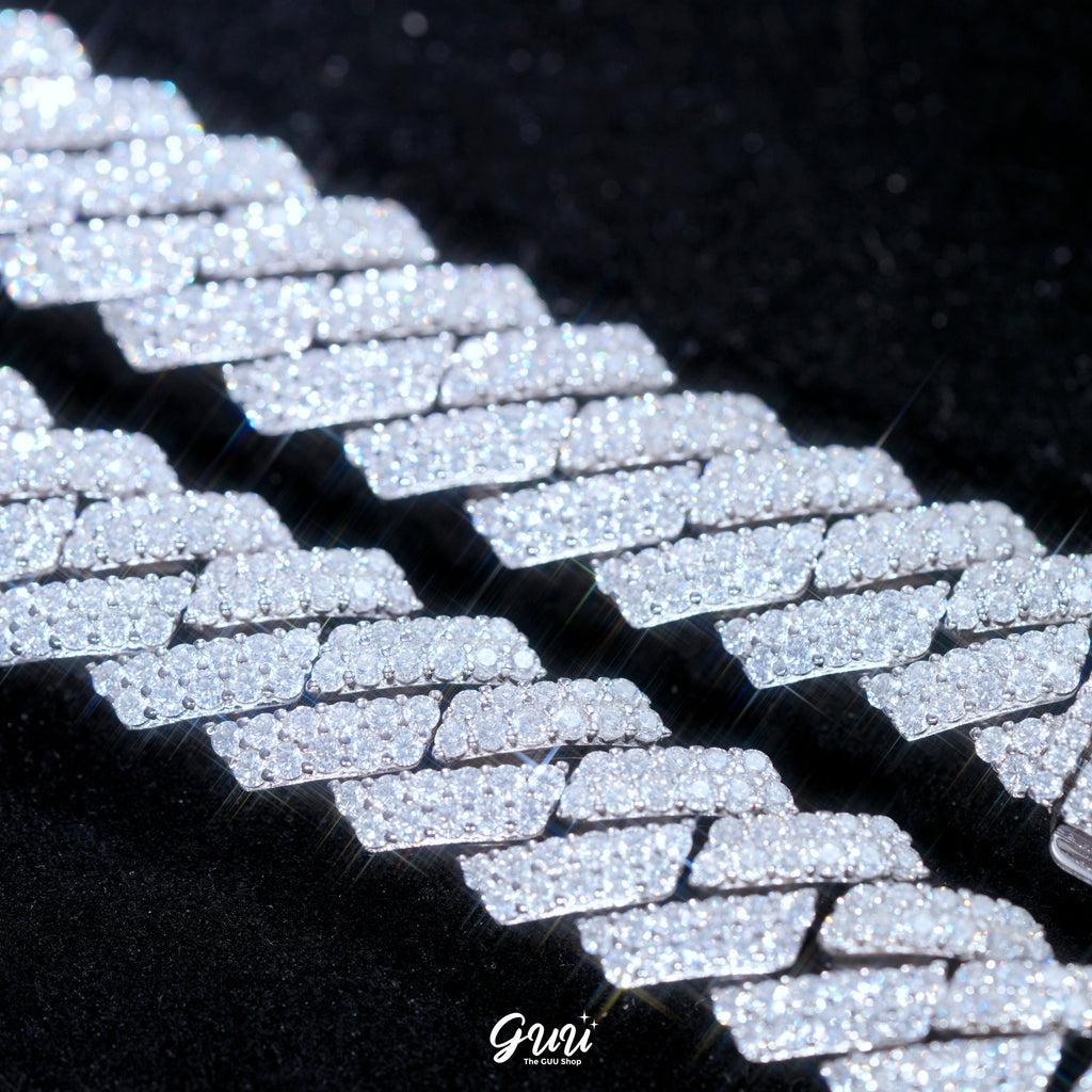 925S & VVS Moissanite 12MM Prong Cuban Link Chain